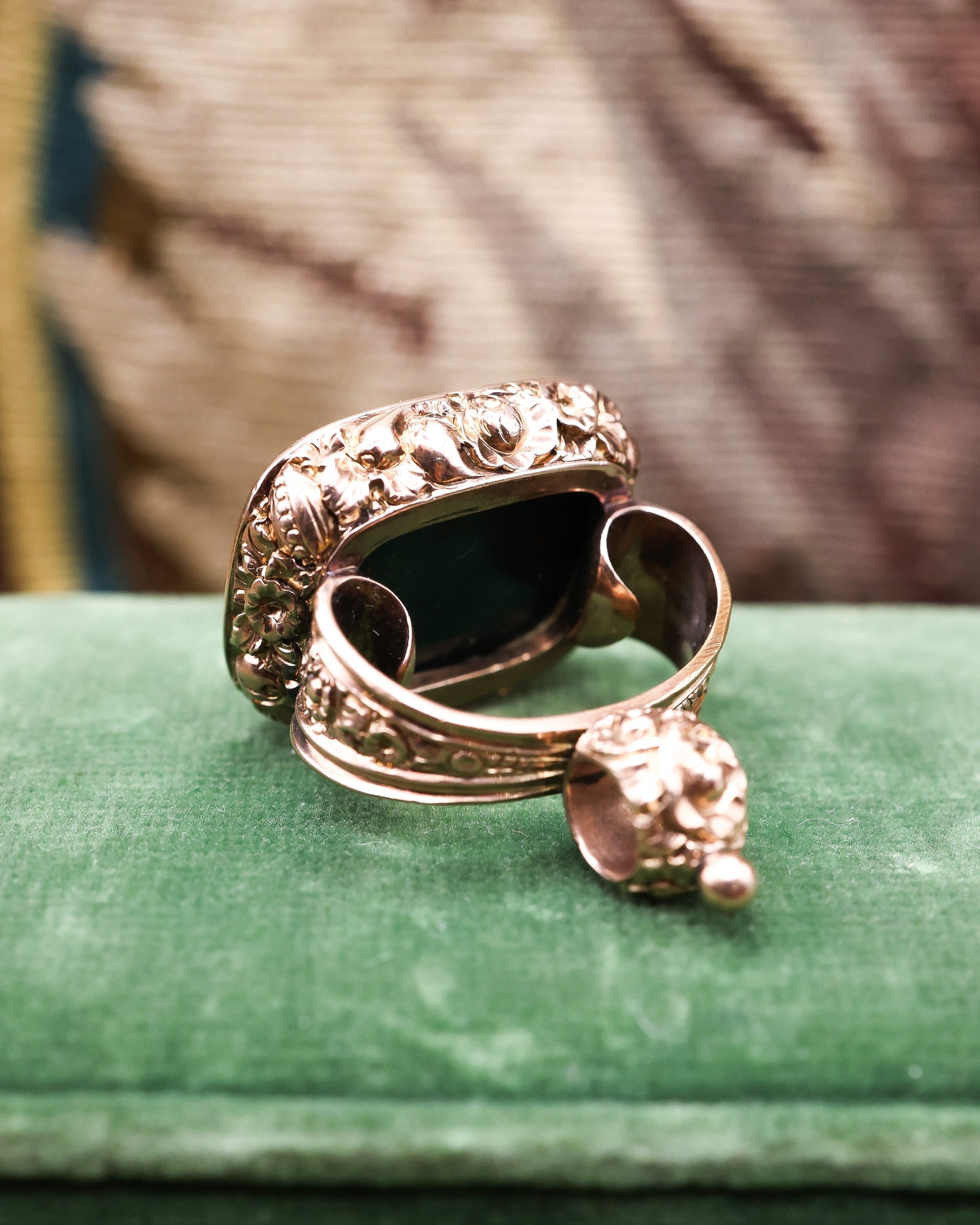 A Late Georgian 9ct Yellow Gold (tested), Seal, with foliate outline and a Bloodstone Antique Intaglio "Virtute  non Verbis".  Circa 1830 - Robin Haydock Antique Jewellery