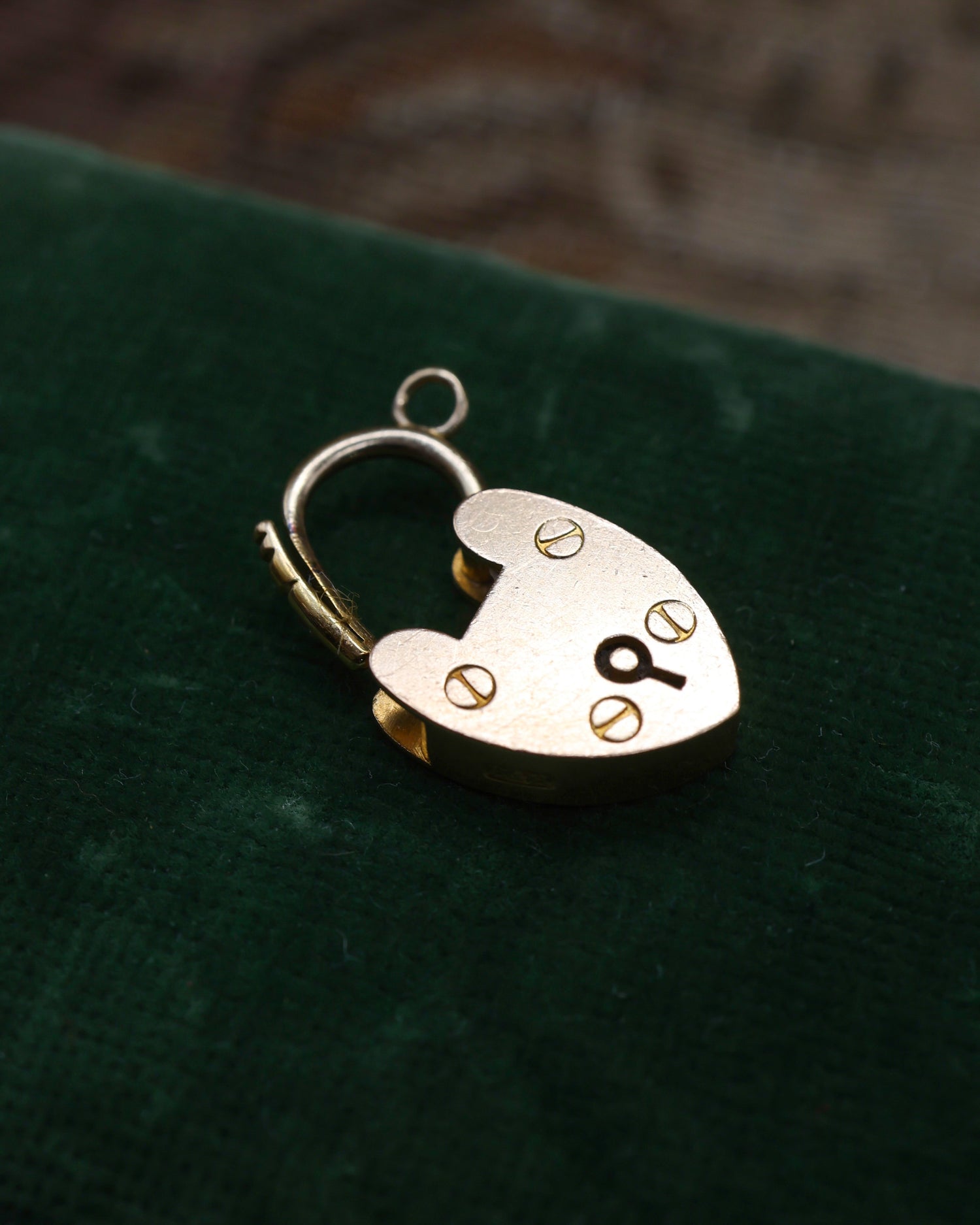 A fine 18ct Yellow Gold, Heart Shaped Padlock. Chester Makers Mark H&H,  Hallmark 1903 - Robin Haydock Antique Jewellery