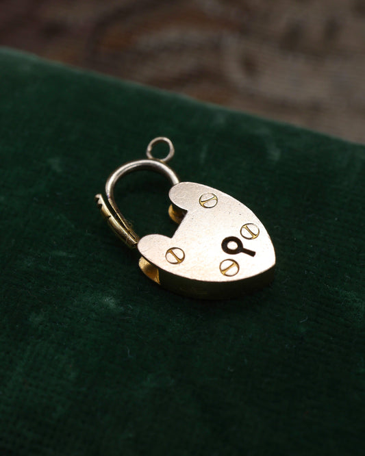 A fine 18ct Yellow Gold, Heart Shaped Padlock. Chester Makers Mark H&H,  Hallmark 1903 - Robin Haydock Antique Jewellery