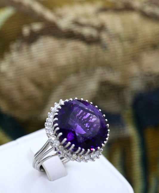 A very fine Amethyst and Diamond Cocktail Ring in 18ct. White Gold (tested).  Late 20th Century (pre-owned) - Robin Haydock Antiques