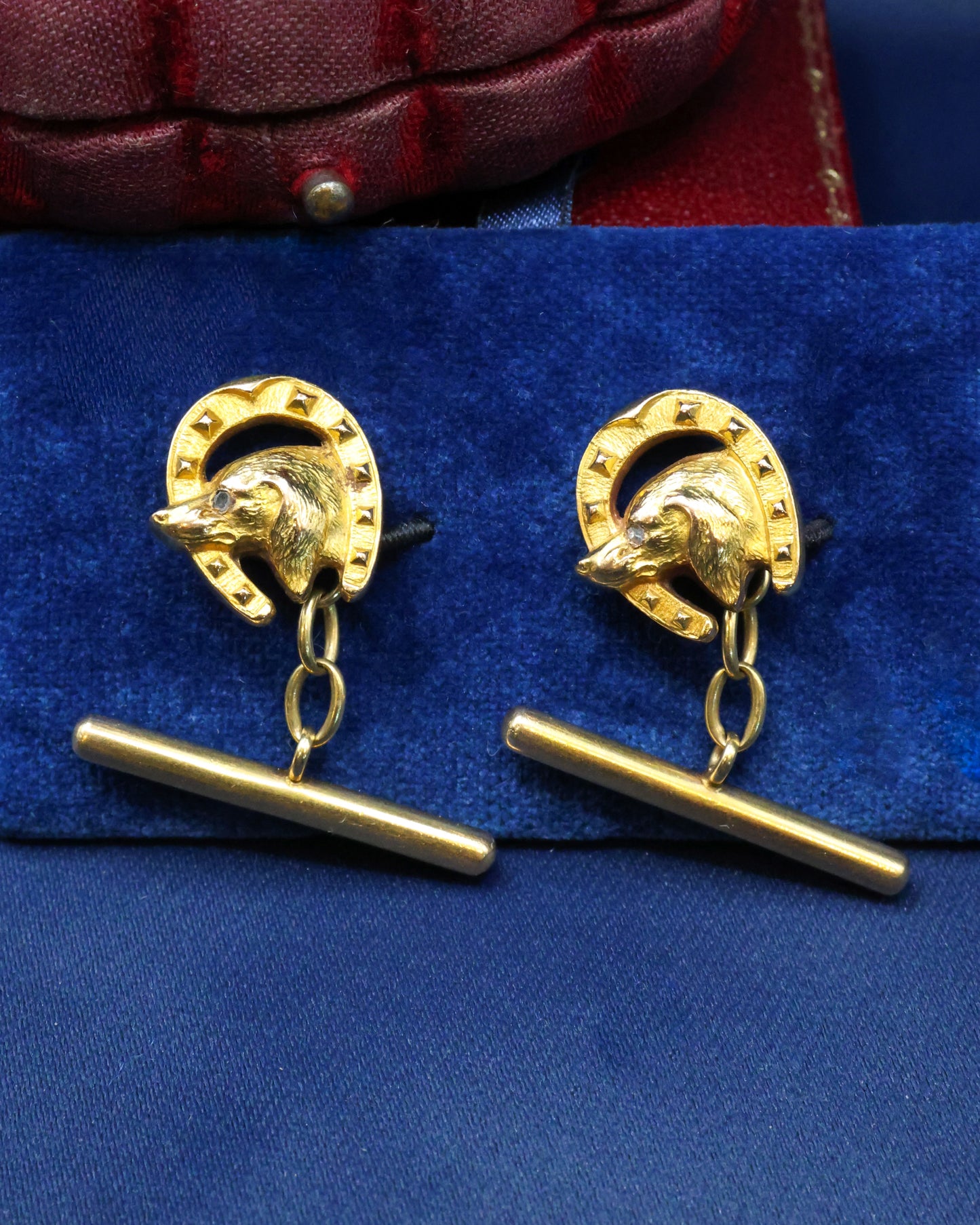 A fine pair of 18 Carat Yellow Gold (tested) Dog & Horseshoe Cufflinks.  Circa 1910-1920 - Robin Haydock Antique Jewellery