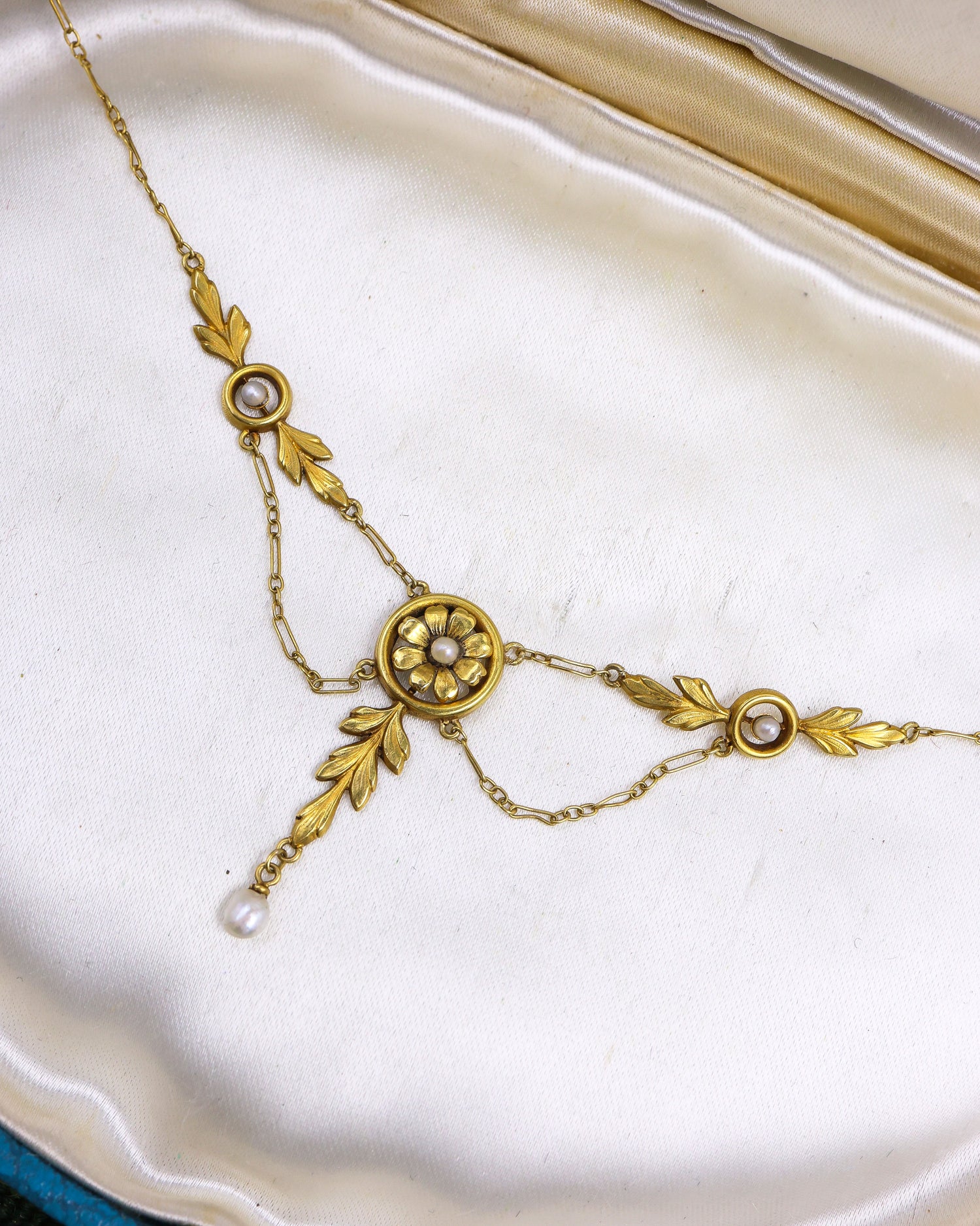 A very fine 18ct Yellow Gold & Seed Pearl Belle Époque Necklace, French marks. Circa 1900 - Robin Haydock Antique Jewellery