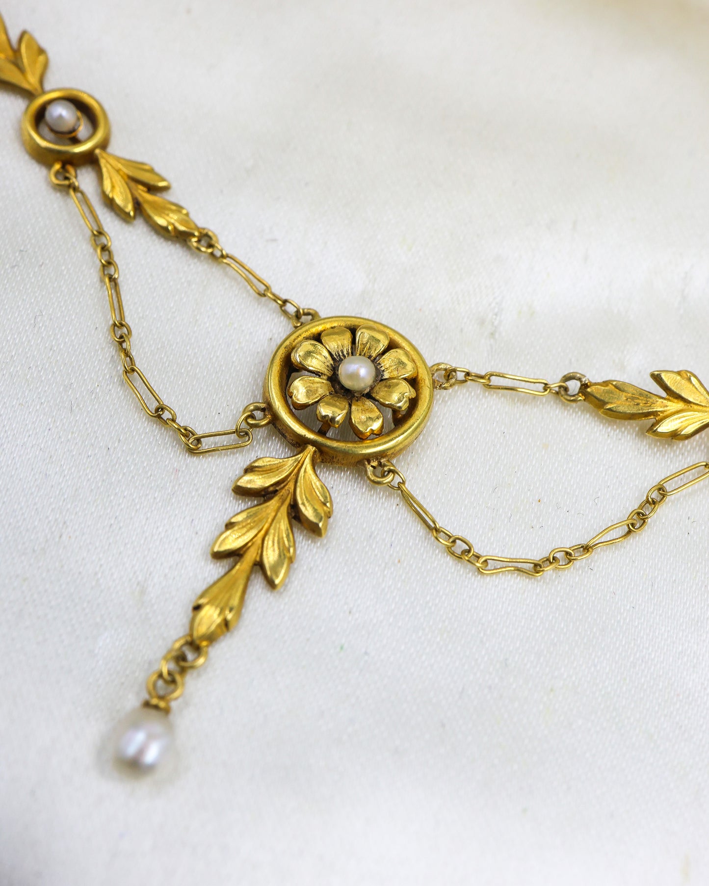 A very fine 18ct Yellow Gold & Seed Pearl Belle Époque Necklace, French marks. Circa 1900 - Robin Haydock Antique Jewellery