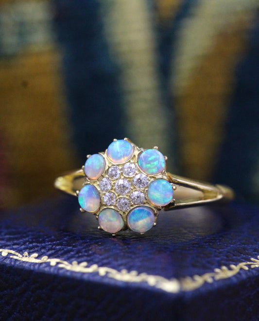 A very fine Opal and Diamond Cluster Ring in 18ct, (marked), Yellow Gold.  Early 20th Century. - Robin Haydock Antiques