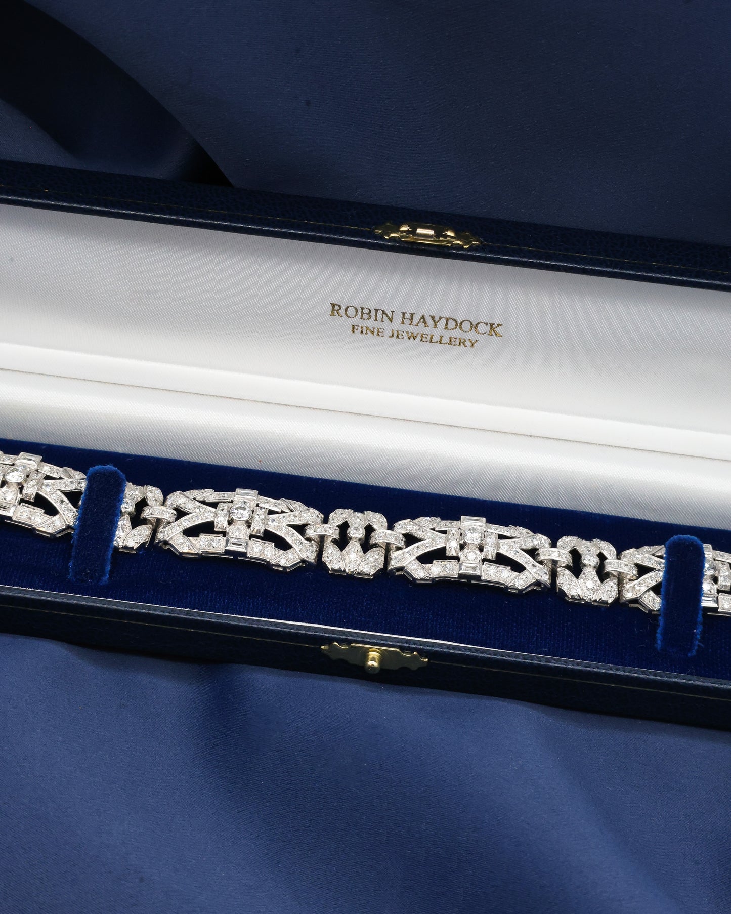 An exquisite Diamond Art Deco "Plaque" Bracelet set in Platinum, Circa 1930. - Robin Haydock Antique Jewellery