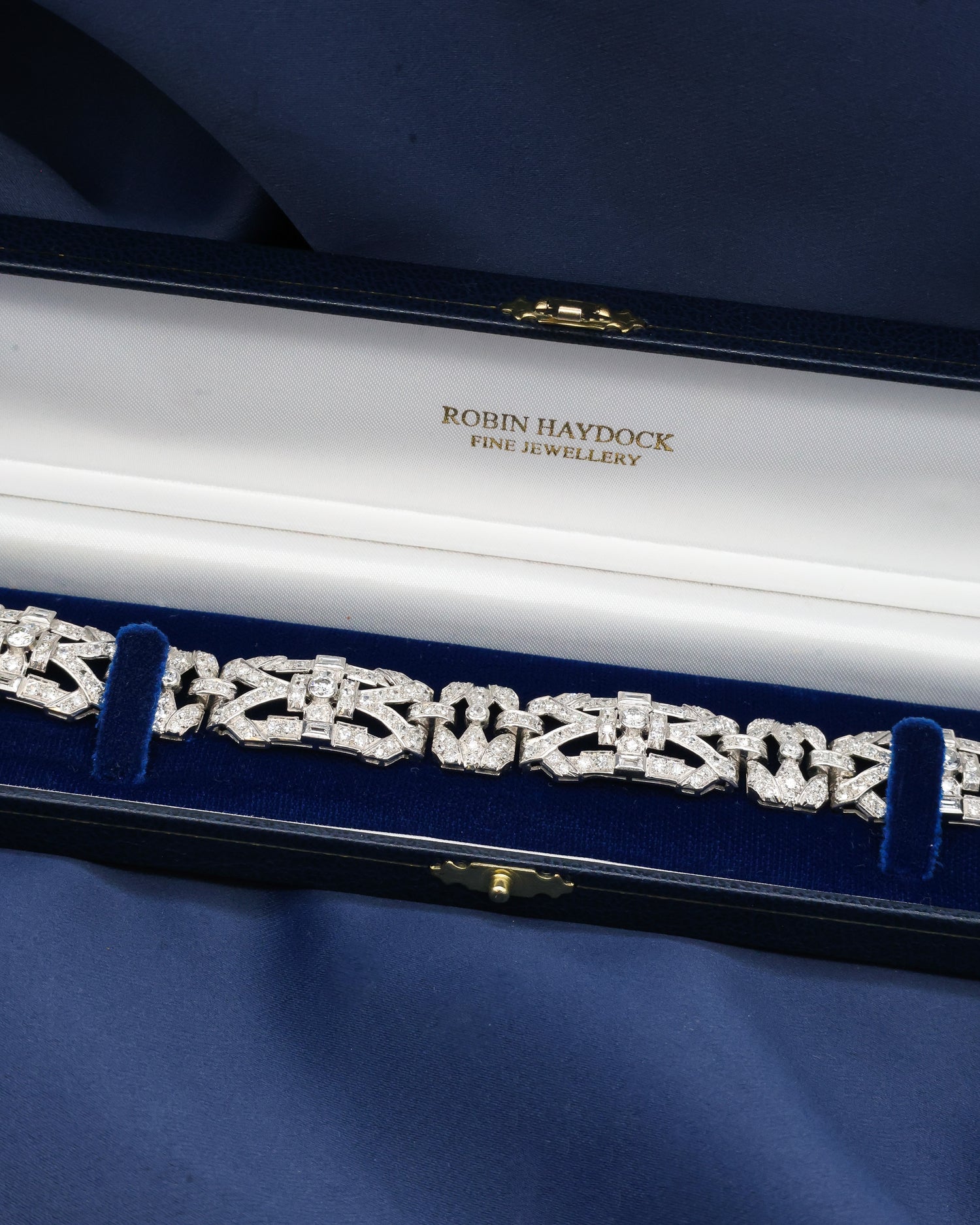 An exquisite Diamond Art Deco "Plaque" Bracelet set in Platinum, Circa 1930. - Robin Haydock Antique Jewellery