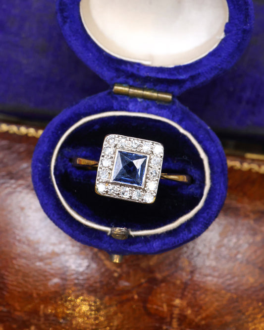 A very fine 18 ct Yellow Gold & Platinum (tested), Square Cut Sapphire & Diamond Cluster Ring. Circa 1930 - Robin Haydock Antique Jewellery