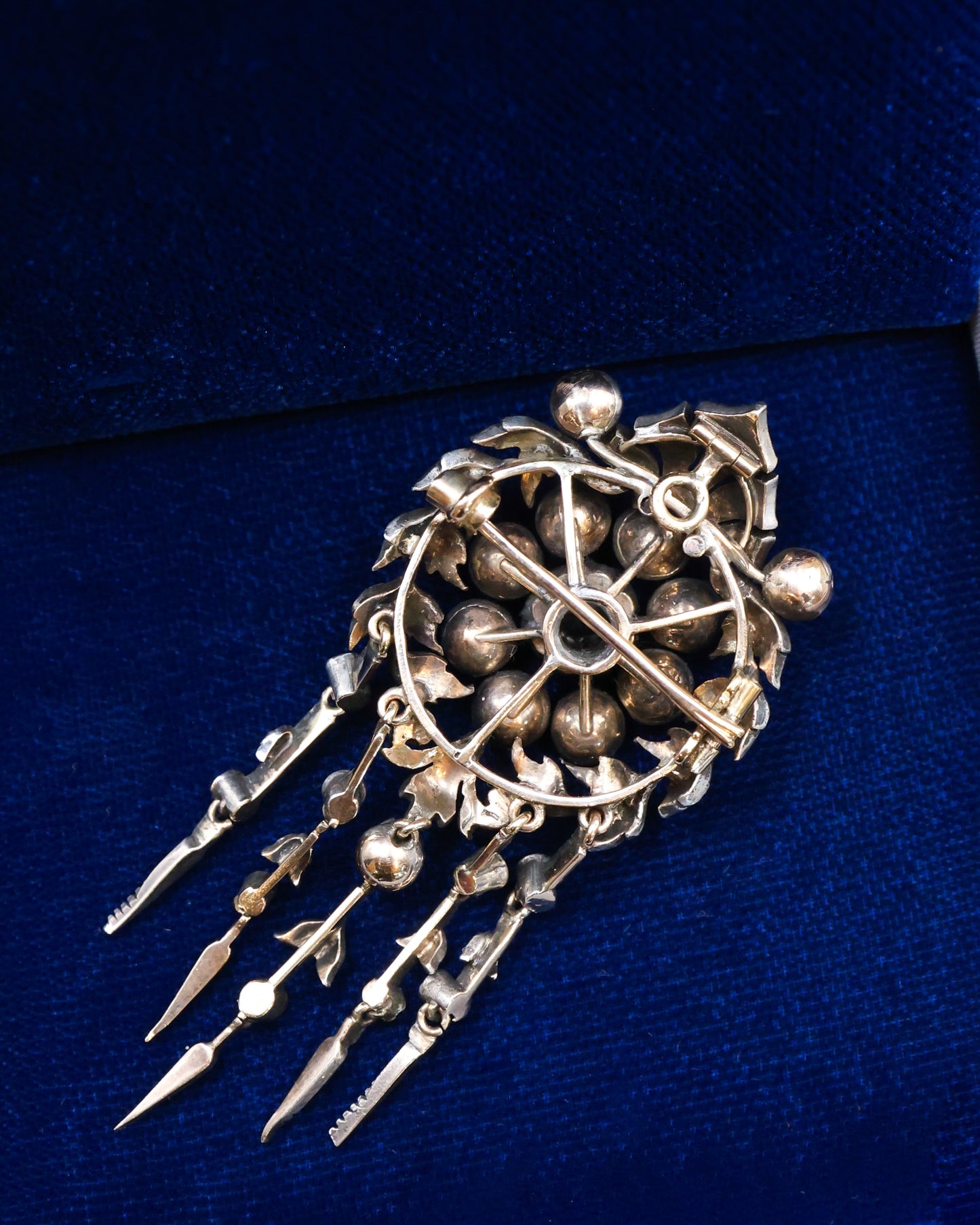 A very fine 18ct. Yellow Gold & Silver Victorian Diamond "Comet Tail" Tassle Brooch, Circa 1870