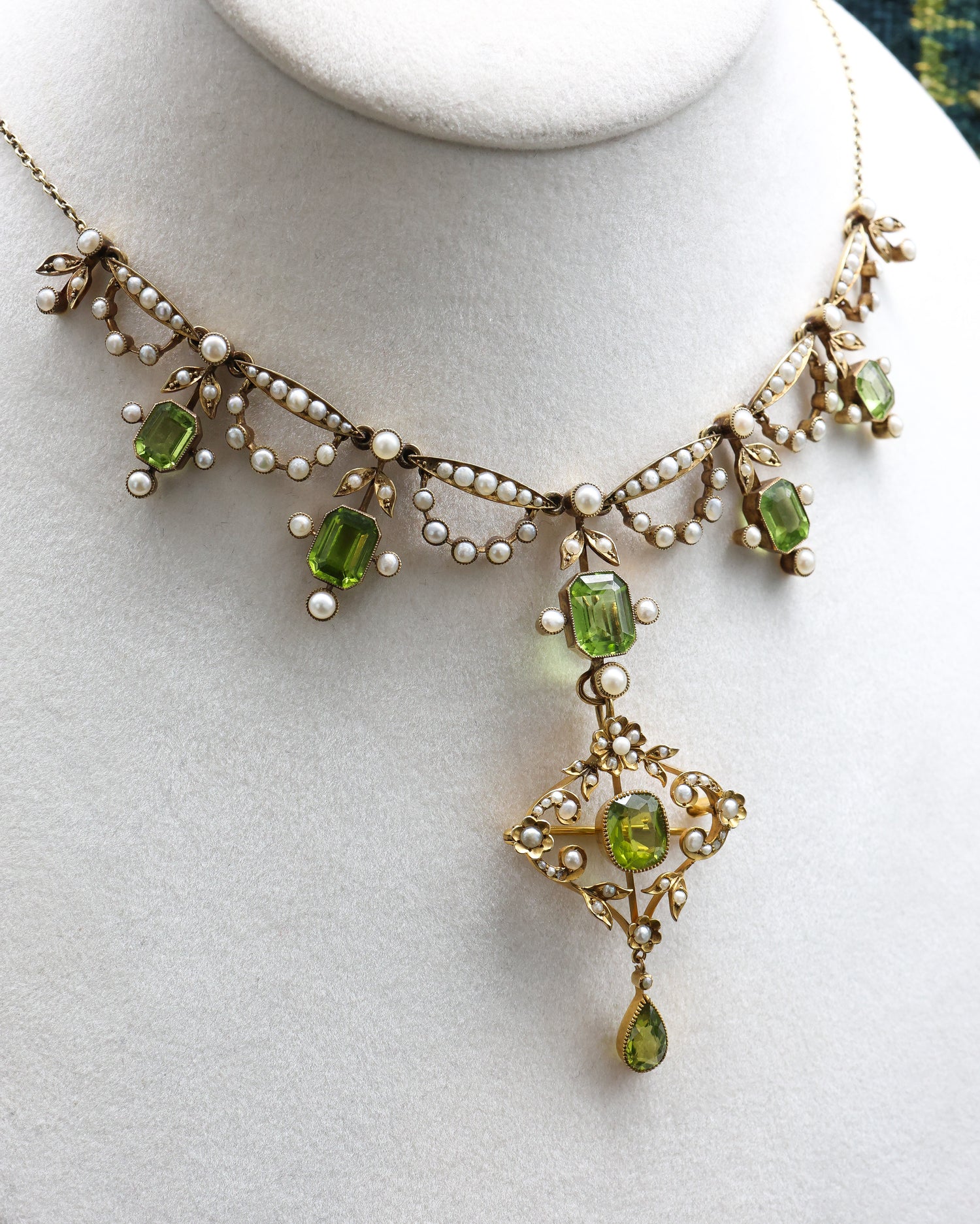 An exquisite Peridot & Seed Pearl Festoon Necklace with a matching Quatrefoil style detachable Pendant/Brooch in 15 Carat Yellow Gold, English, Circa 1900 - Robin Haydock Antique Jewellery