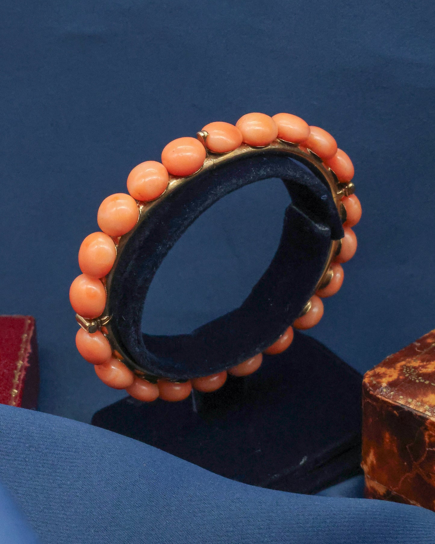 An exquisite Coral Bangle with double hinge in High Carat Yellow Gold, Circa 1910 - Robin Haydock Antique Jewellery