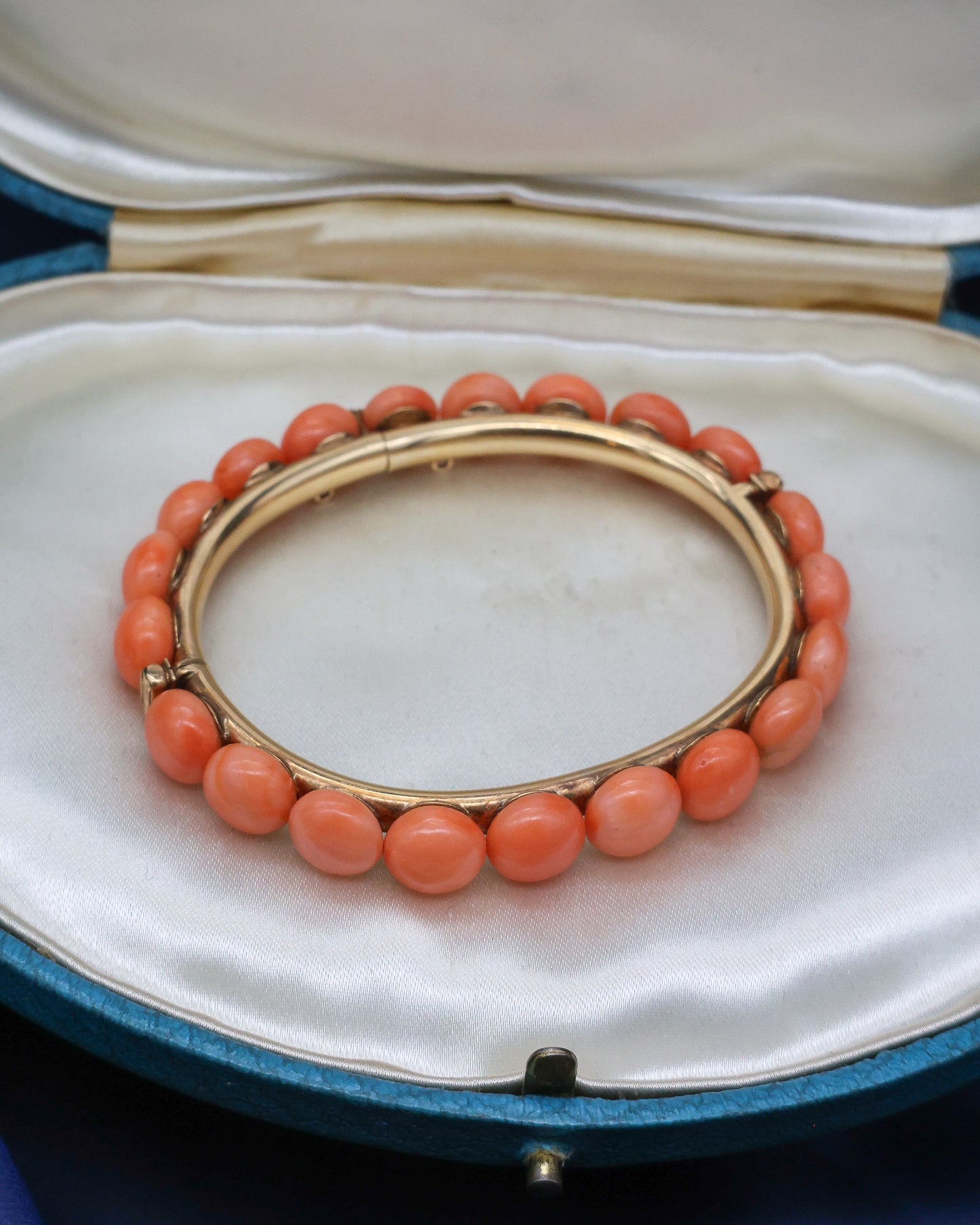 An exquisite Coral Bangle with double hinge in High Carat Yellow Gold, Circa 1910 - Robin Haydock Antique Jewellery