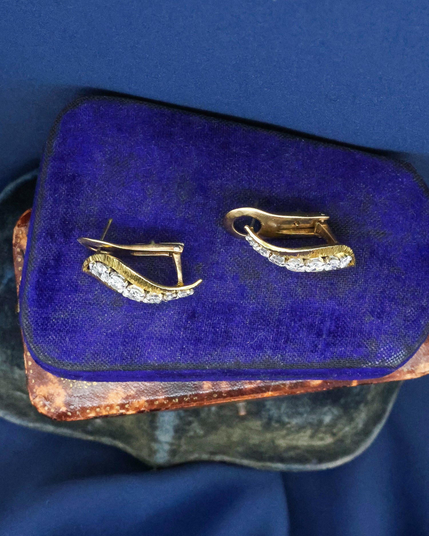 A very fine pair of Vintage Diamond & 18 carat Yellow Gold Earrings, English, Circa 1980 - Robin Haydock Antique Jewellery