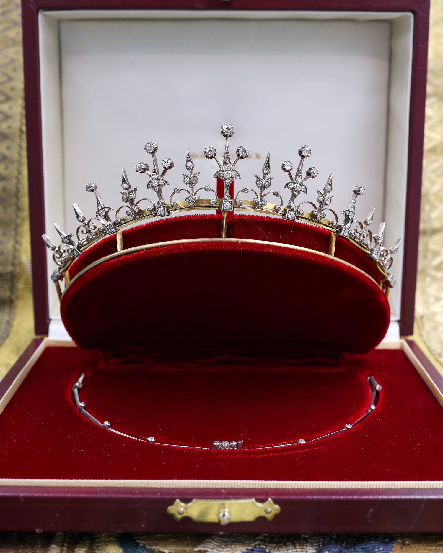A very fine Victorian Diamond Tiara, convertible to a beautiful Necklace. Late 19th Century - Robin Haydock Antique Jewellery