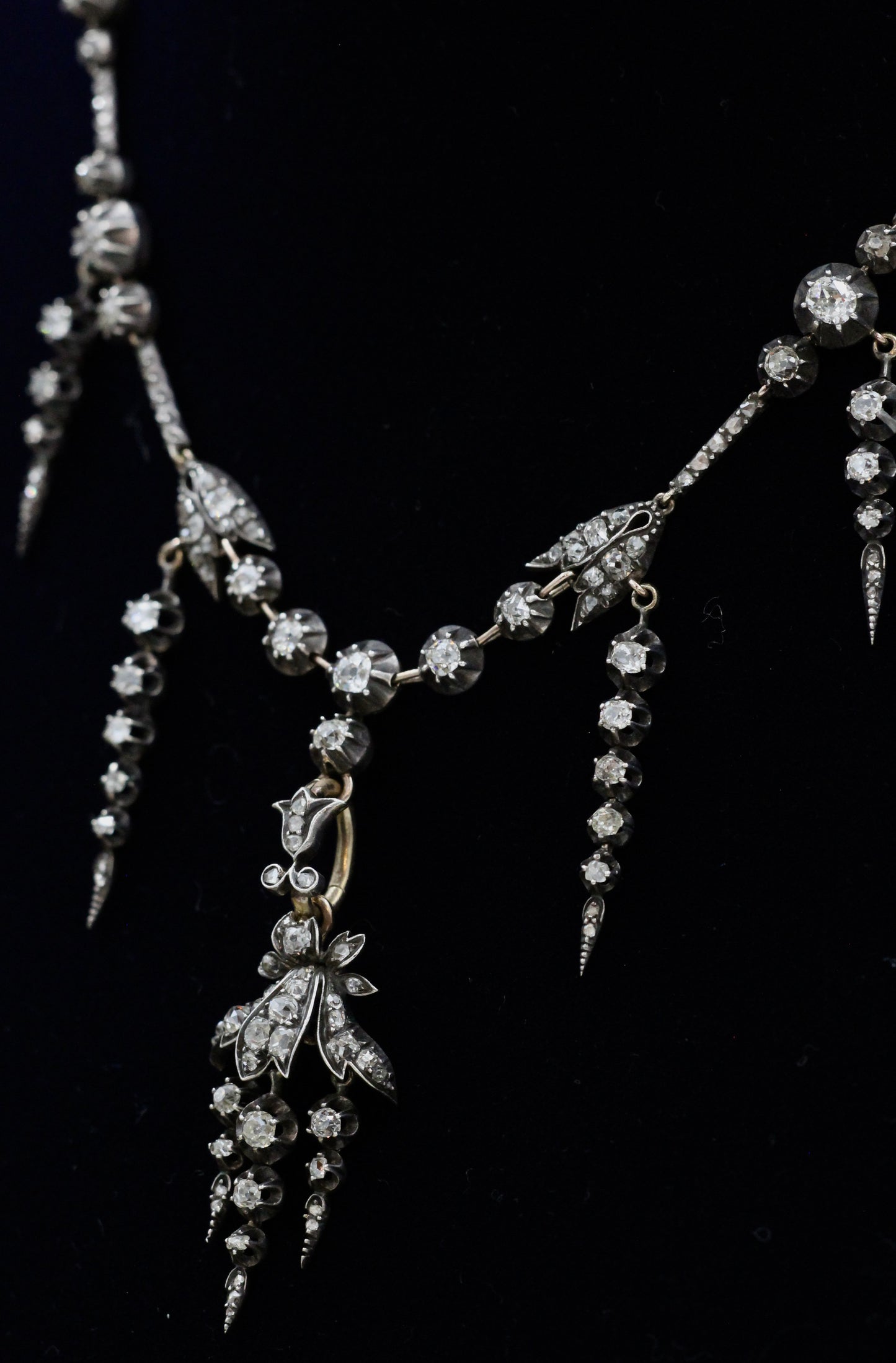 A very Beautiful Victorian Diamond Necklace in the Foliate Groseilliere style, in 18ct Yellow gold and Silver in the form of an intermittent Riviere,   French, Circa 1870