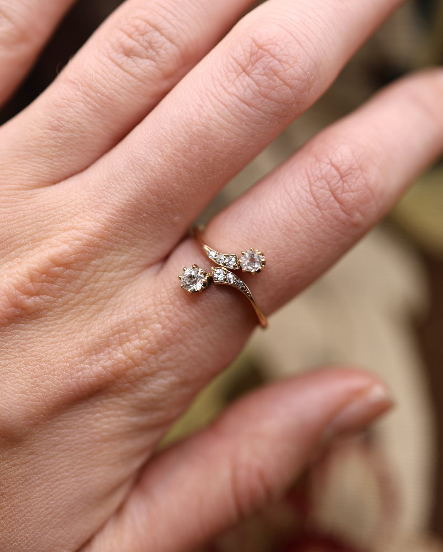 A very fine Diamond  two Stone Twist Ring, "Moi et Toi", in 15 carat Yellow Gold. Circa 1920.