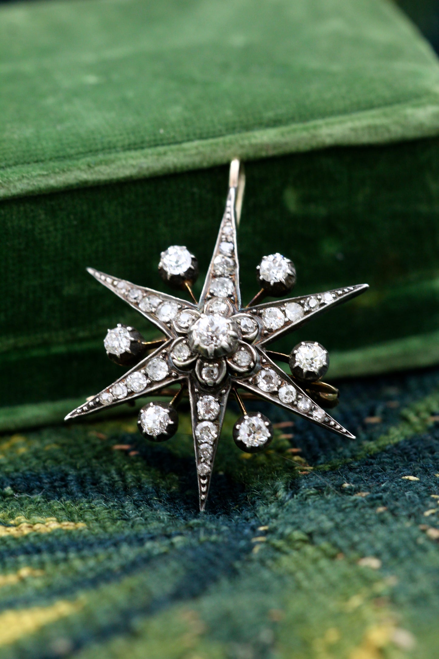 A very fine High Carat Yellow Gold & Silver 6 pointed Diamond Starburst Pendant / Brooch.  Engish. Circa 1880.