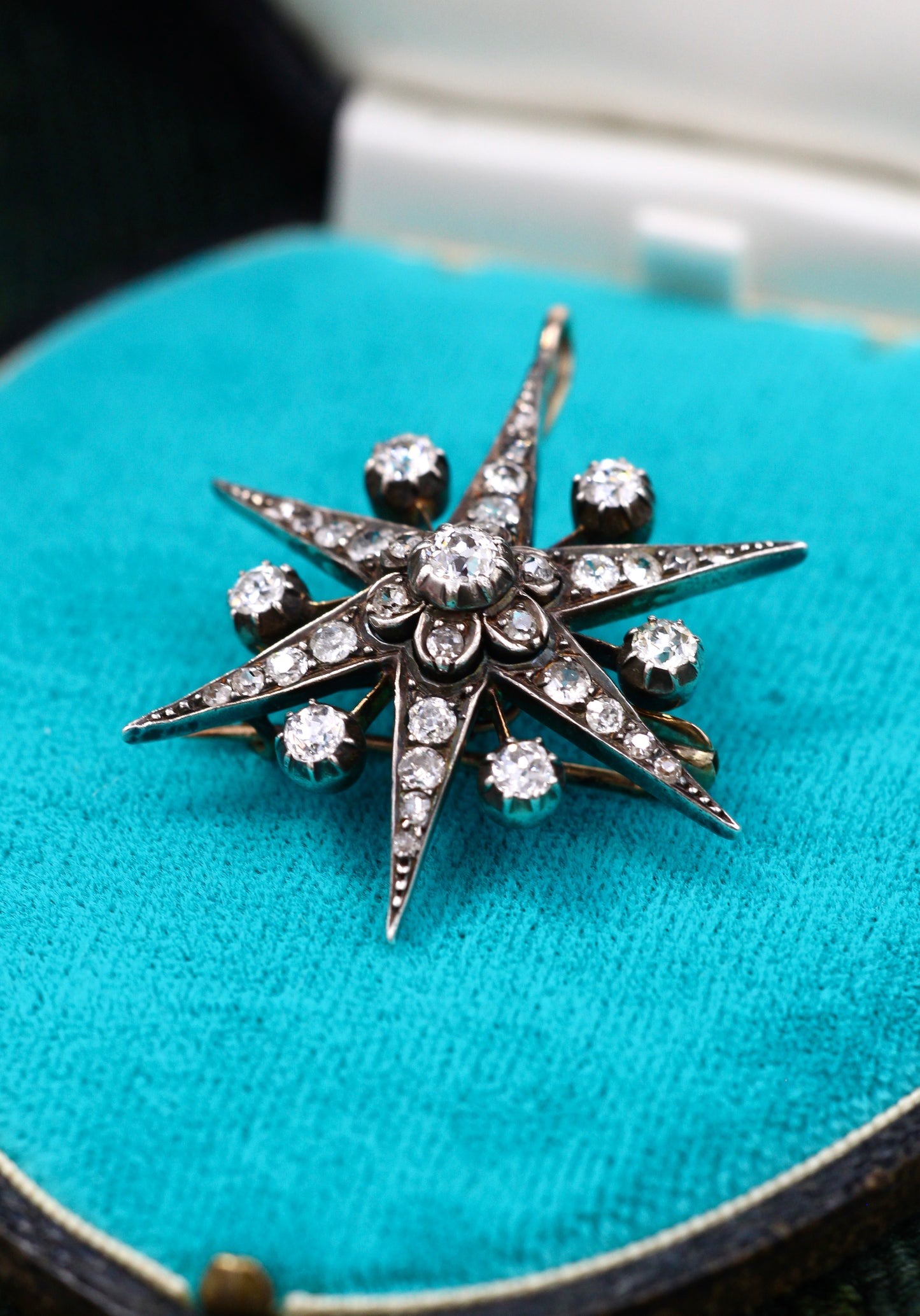 A very fine Antique High Carat Yellow Gold & Silver 6 pointed Diamond Starburst Pendant / Brooch.  Engish. Circa 1880.