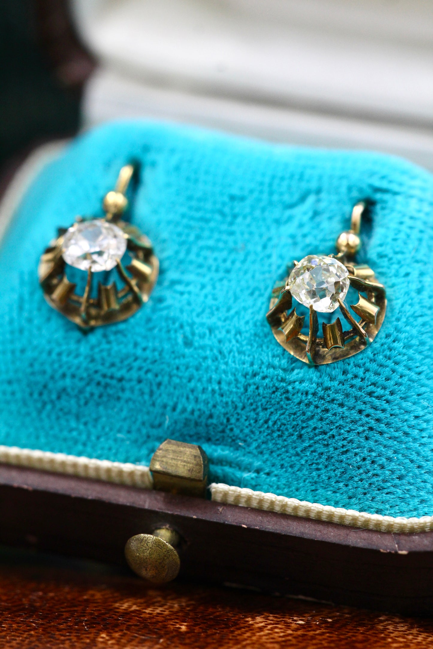 A very fine pair of Antique, 1.40 Carats Diamond Drop Earrings set in 15 Carat Yellow Gold, English, Circa 1905