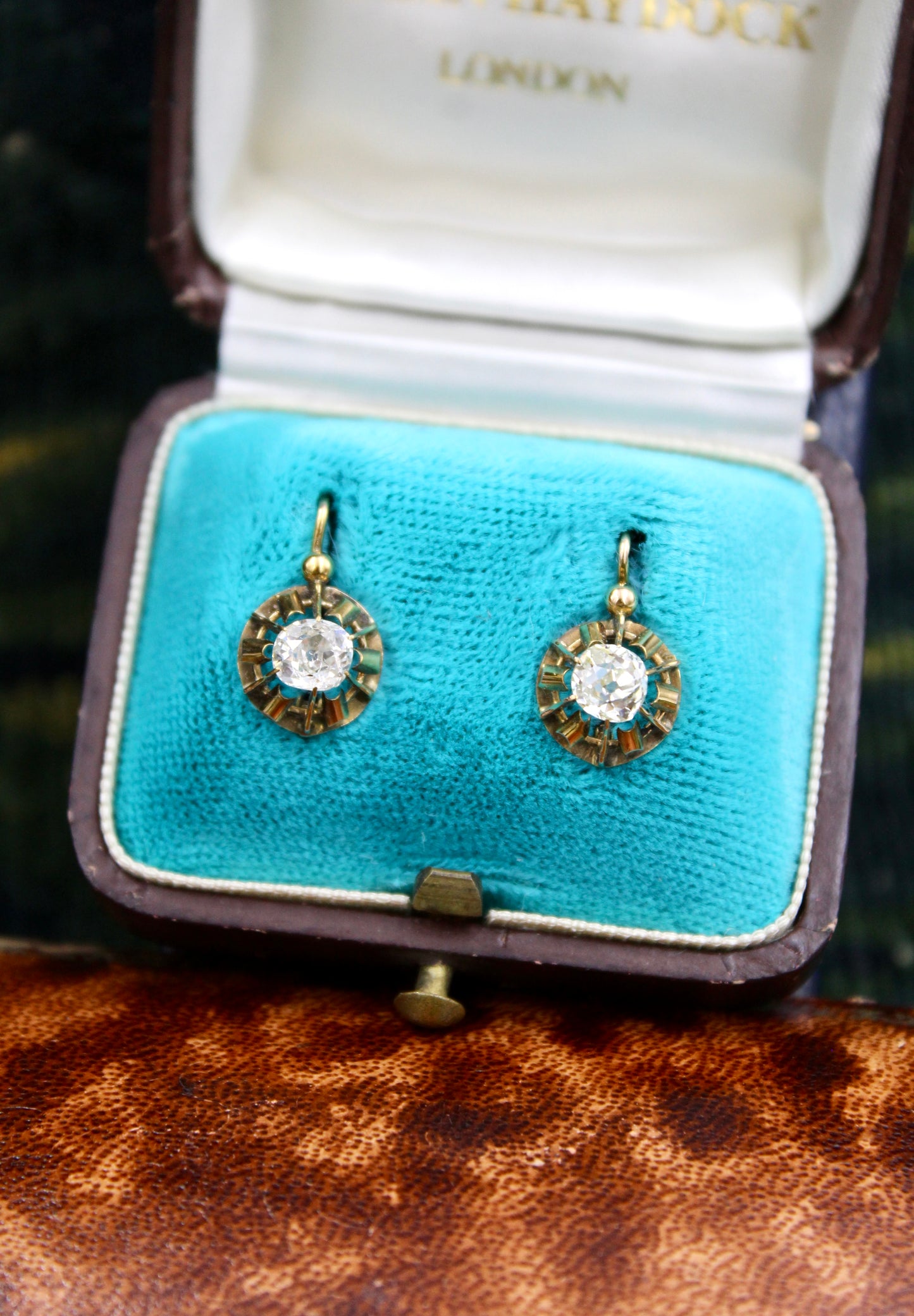 A very fine pair of Antique, 1.40 Carats Diamond Drop Earrings set in 15 Carat Yellow Gold, English, Circa 1905