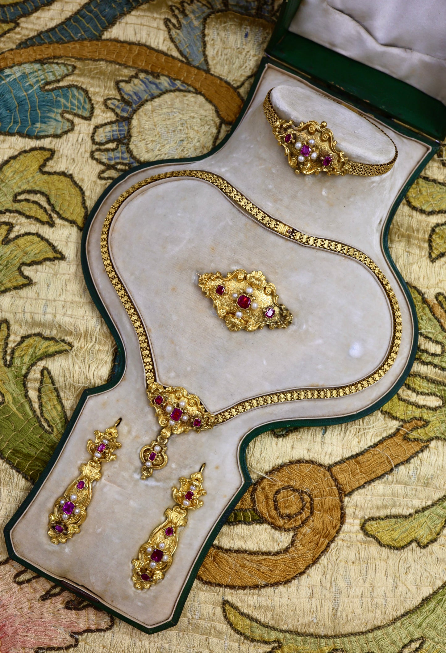 A Beautiful example of a very fine Antique 18ct Yellow Gold, Untreated Burmese Ruby and Seed Pearl, French Parure in the original box. Circa 1825