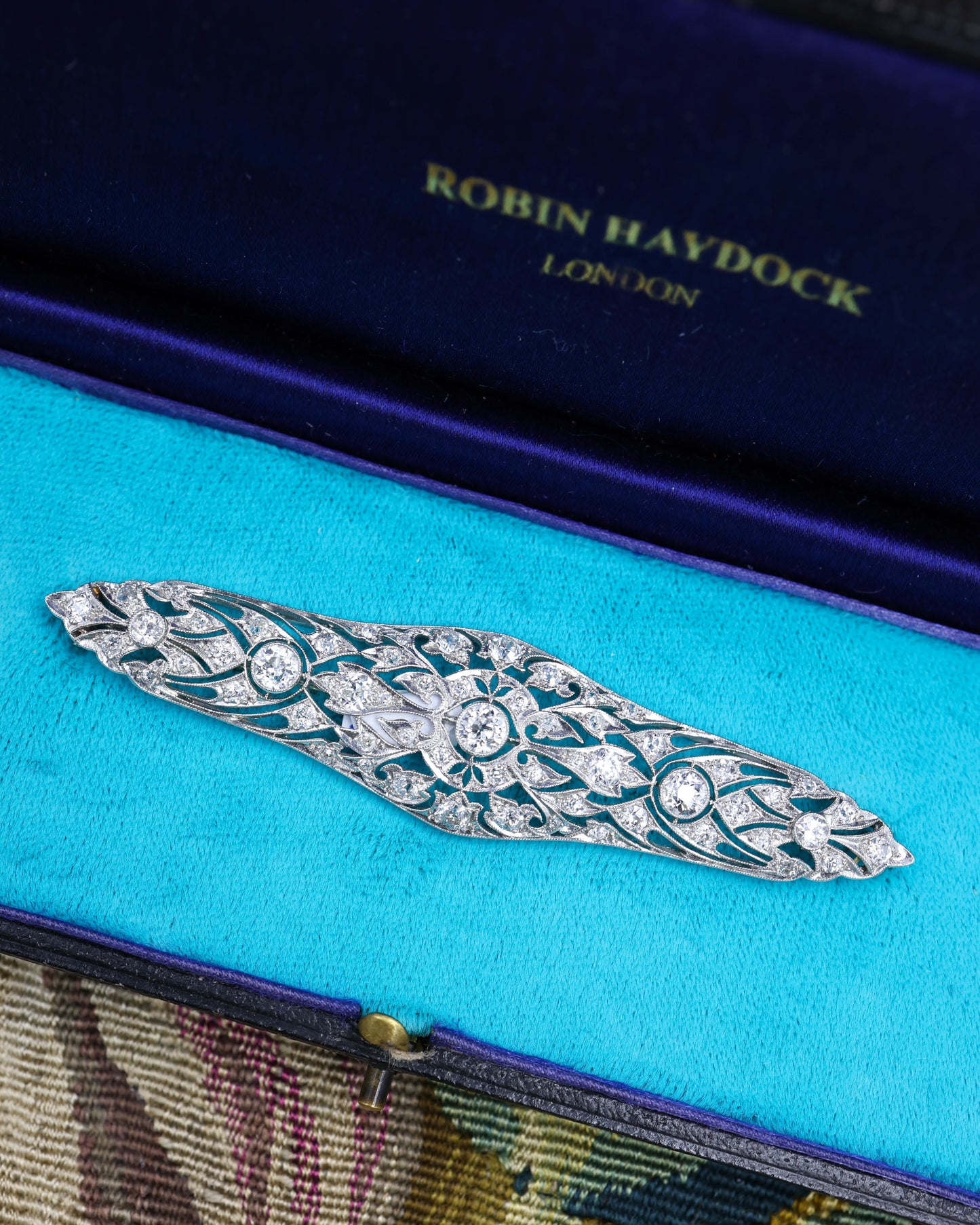 A very fine Diamond Art Deco Elongated  Brooch in Platinum & 18ct Gold Tested, Circa 1920