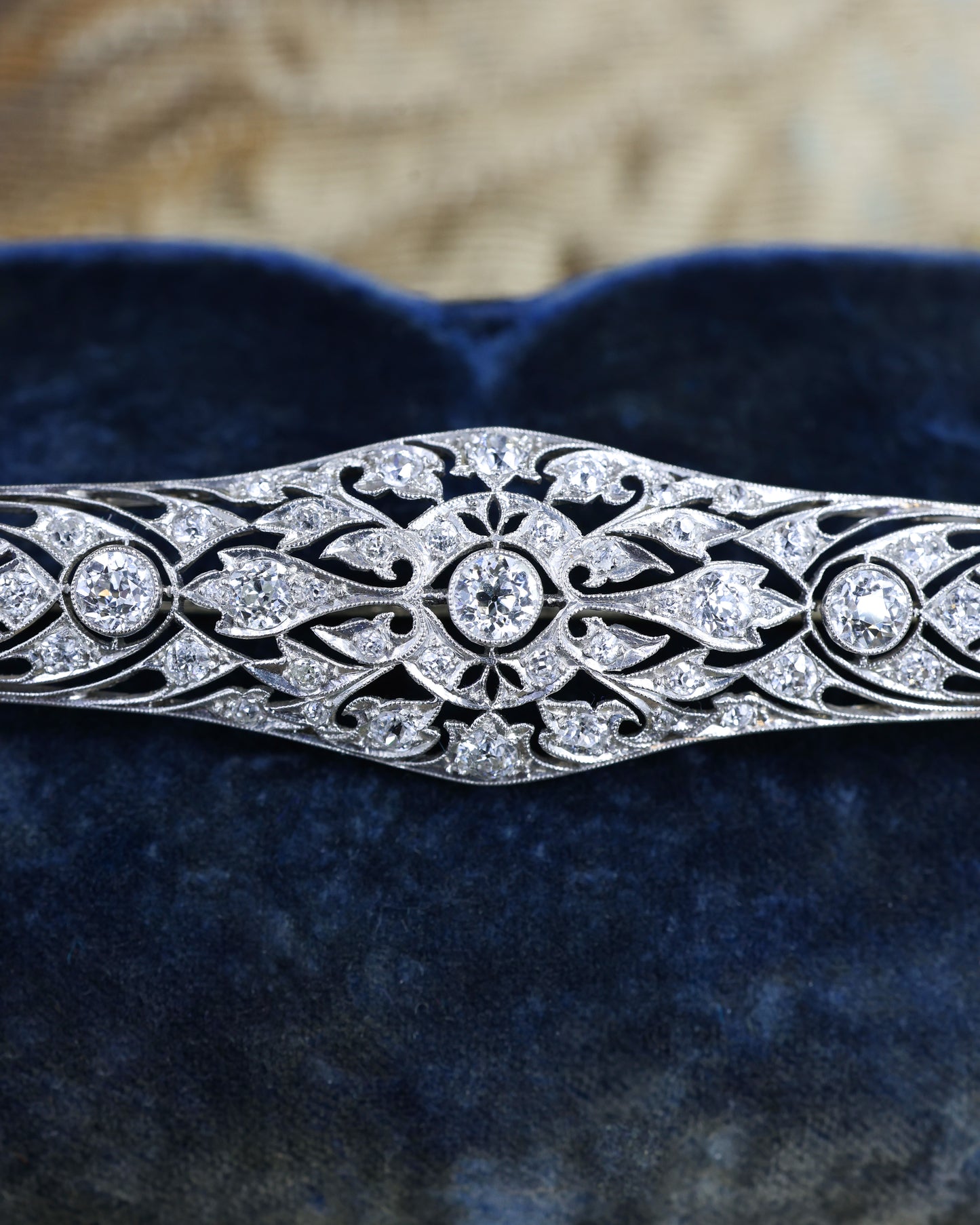 A very fine Diamond Art Deco Elongated  Brooch in Platinum & 18ct Gold Tested, Circa 1920