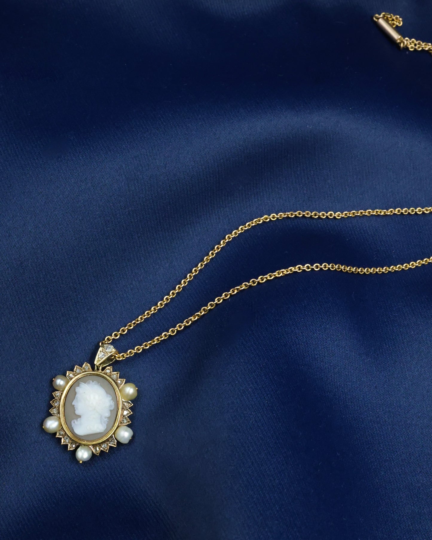 A very fine Hard stone (Carnelian), Cameo Pendant surrounded by five Natural Pearls and Diamonds in 15 carat (tested), Yellow Gold. Circa 1870