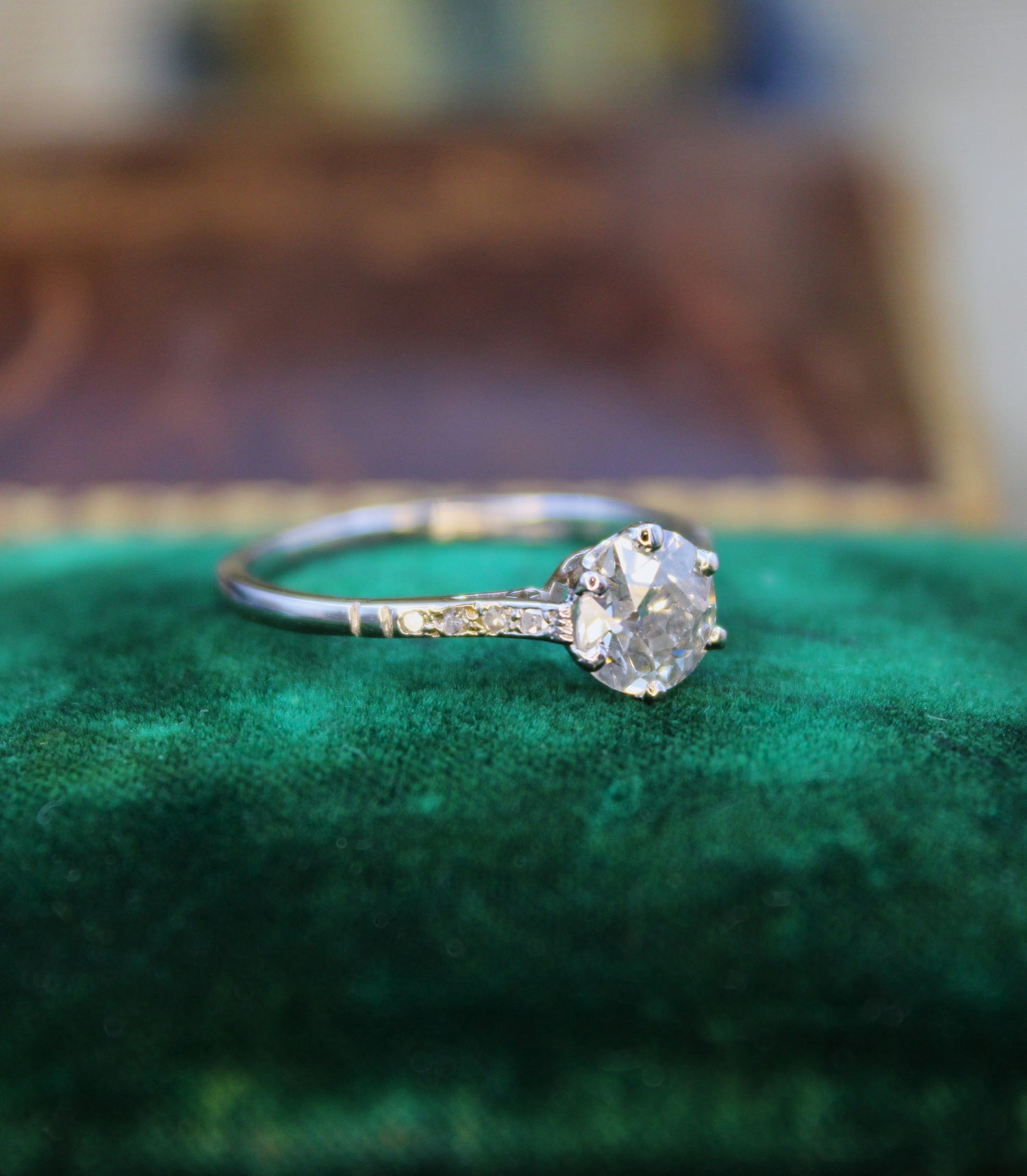 A very fine 0.92 Carat Diamond Solitaire Engagement Ring, mounted in Platinum, English. Circa 1930 - Robin Haydock Antiques
