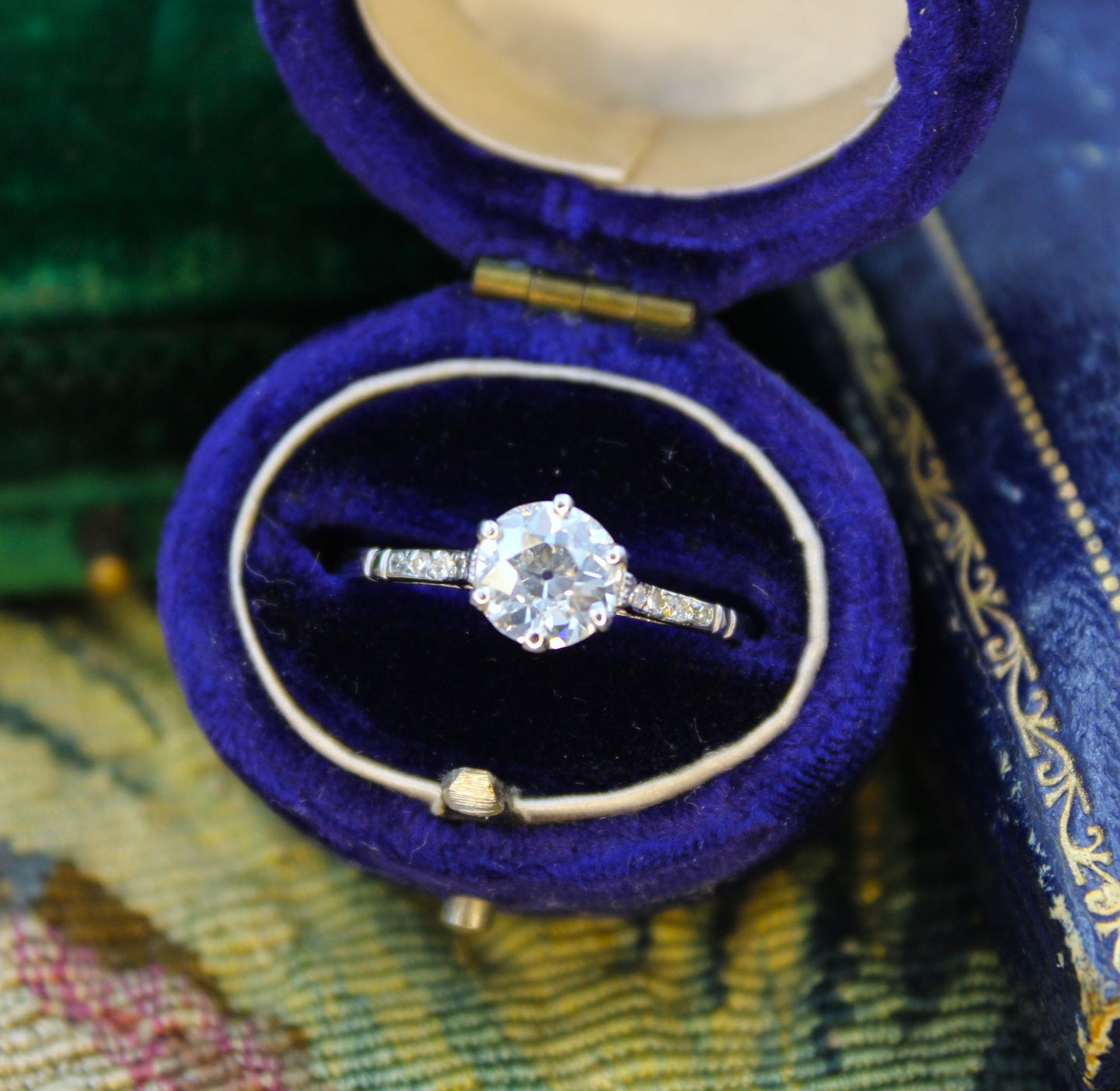 A very fine 0.92 Carat Diamond Solitaire Engagement Ring, mounted in Platinum, English. Circa 1930 - Robin Haydock Antiques