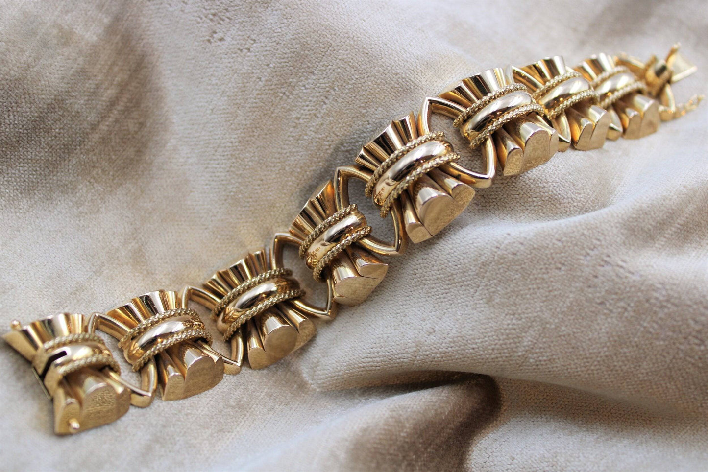 An exceptional example of a French Retro Heavy Yellow Gold Bracelet, French, Circa 1940 - Robin Haydock Antiques