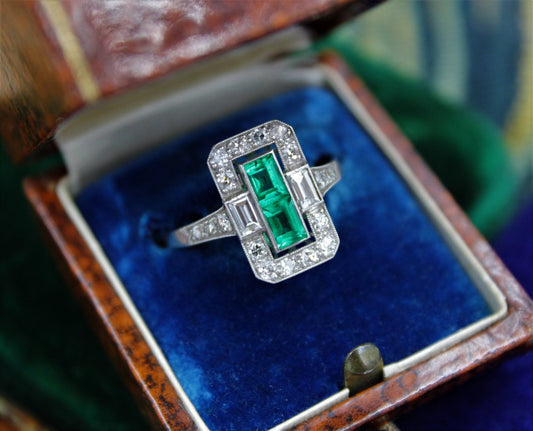 A very fine oblong Emerald & Diamond Ring set in Platinum, English, Circa 1930 - Robin Haydock Antiques