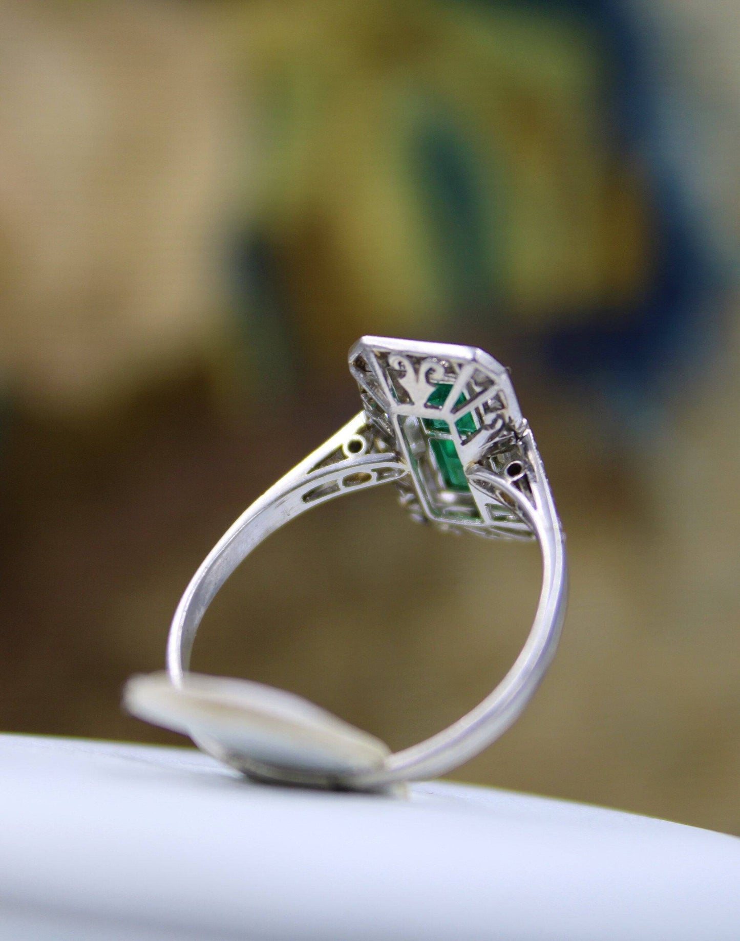 A very fine oblong Emerald & Diamond Ring set in Platinum, English, Circa 1930 - Robin Haydock Antiques