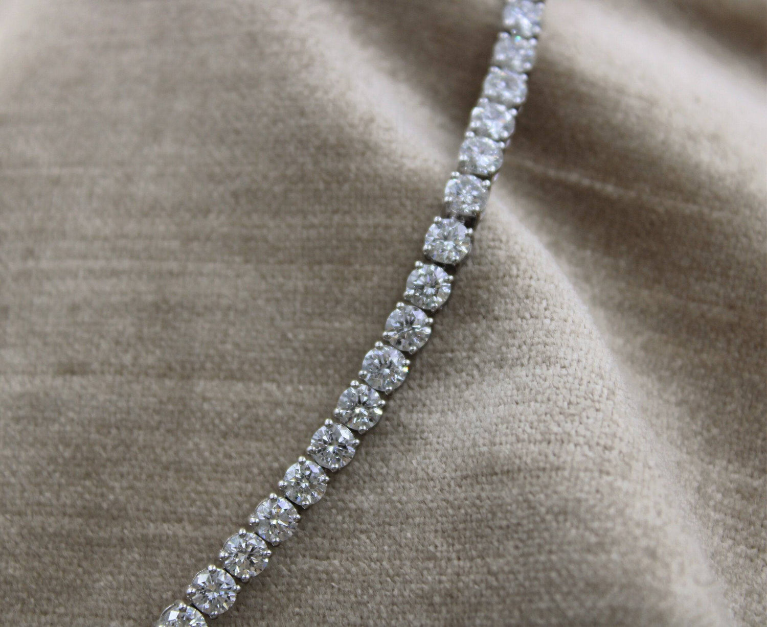 A very fine 10.04ct Diamond Line Bracelet mounted in 18ct White Gold, Pre-owened - Robin Haydock Antiques