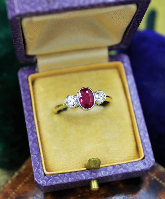 A very fine Oval Natural Ruby & Diamond Ring mounted in 18ct Yellow Gold & Platinum, Pre-owned - Robin Haydock Antiques