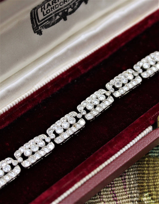 A very fine Art Deco Diamond Bracelet set in Platinum, English, Circa 1930 - Robin Haydock Antiques