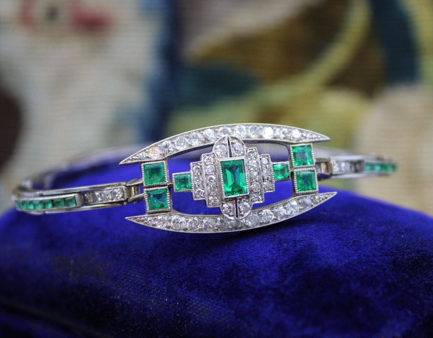 A very fine Art Deco Emerald & Diamond Bracelet set in Platinum & 9ct White Gold, English, Circa 1930 - Robin Haydock Antiques