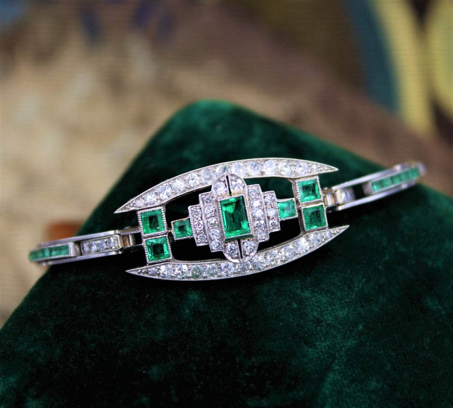 A very fine Art Deco Emerald & Diamond Bracelet set in Platinum & 9ct White Gold, English, Circa 1930 - Robin Haydock Antiques