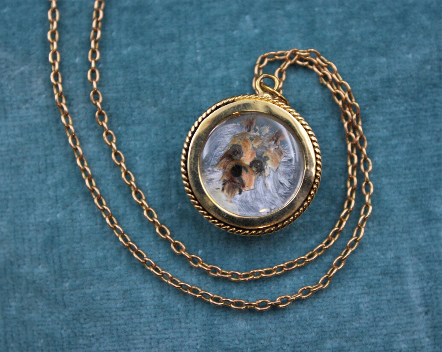 A very fine "Essex Crystal" Pendant depicting a Dog set in 15ct Yellow Gold, English, Circa 1890 - Robin Haydock Antiques