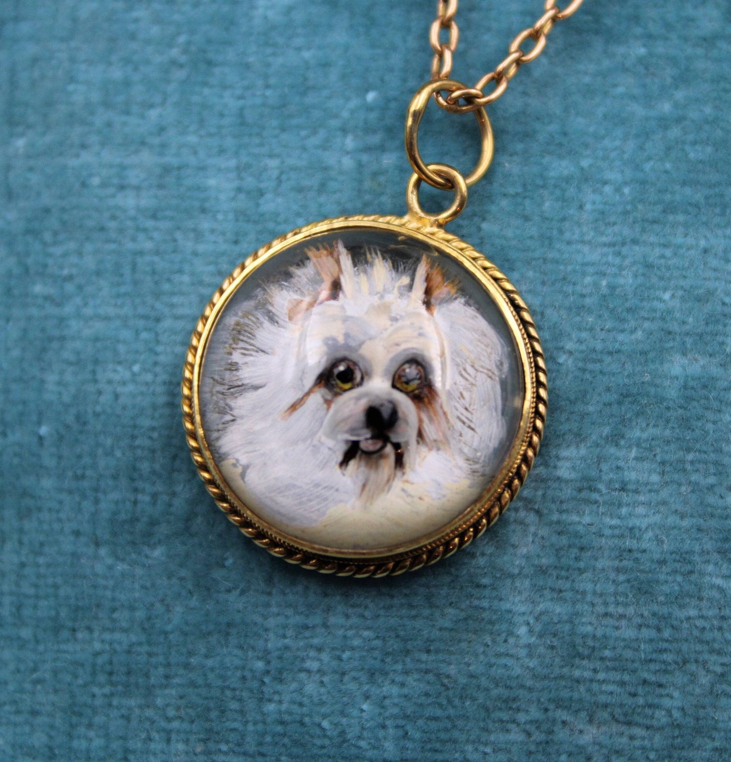 A very fine "Essex Crystal" Pendant depicting a Dog set in 15ct Yellow Gold, English, Circa 1890 - Robin Haydock Antiques