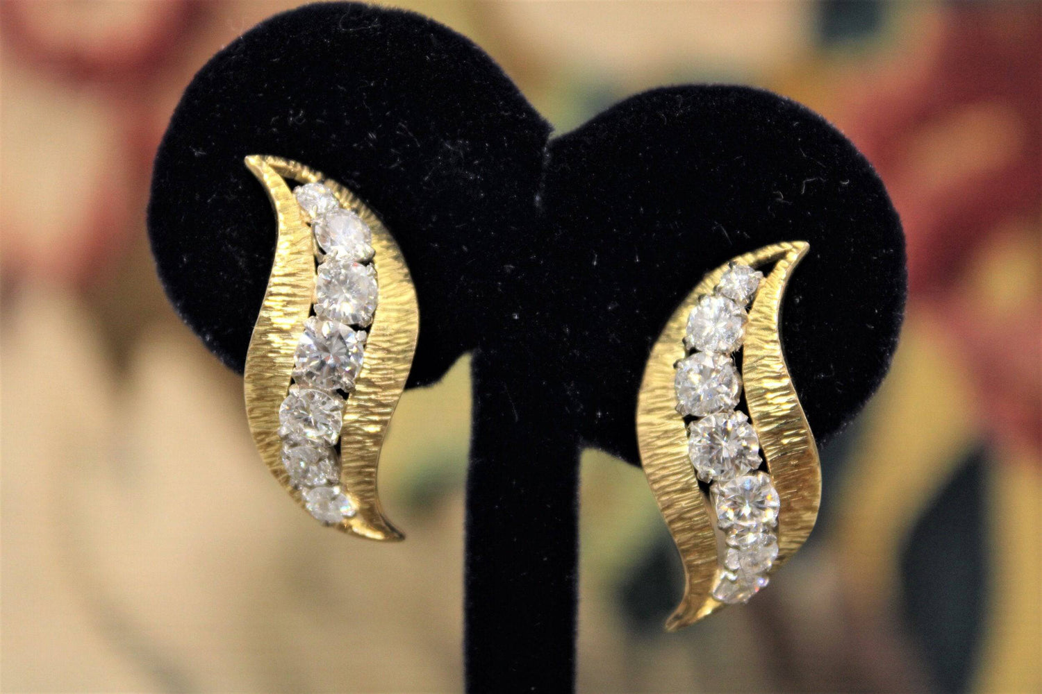A very fine pair of Diamond & 18 carat Yellow Gold Earrings, English, Circa 1980 - Robin Haydock Antiques