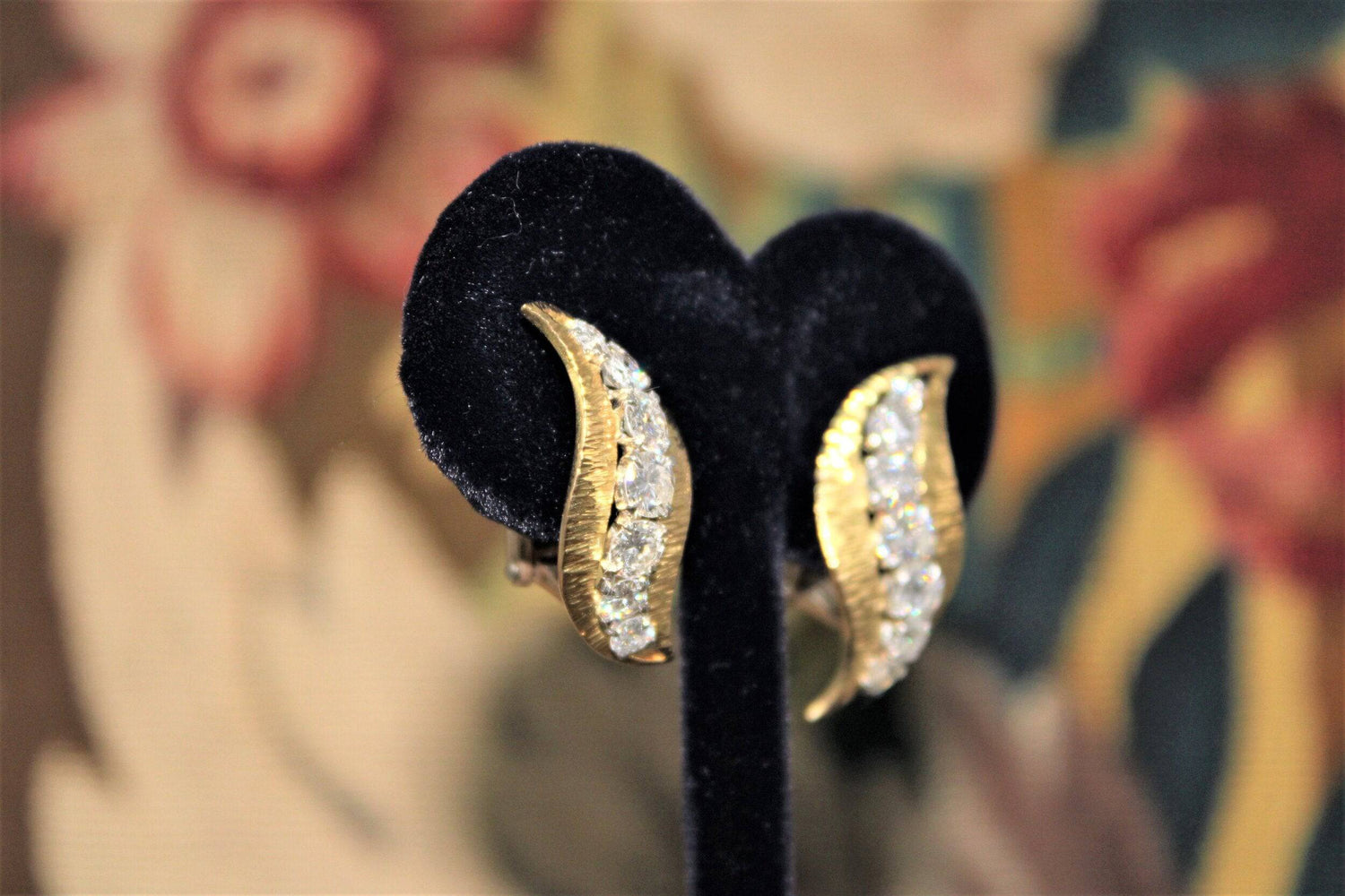 A very fine pair of Diamond & 18 carat Yellow Gold Earrings, English, Circa 1980 - Robin Haydock Antiques