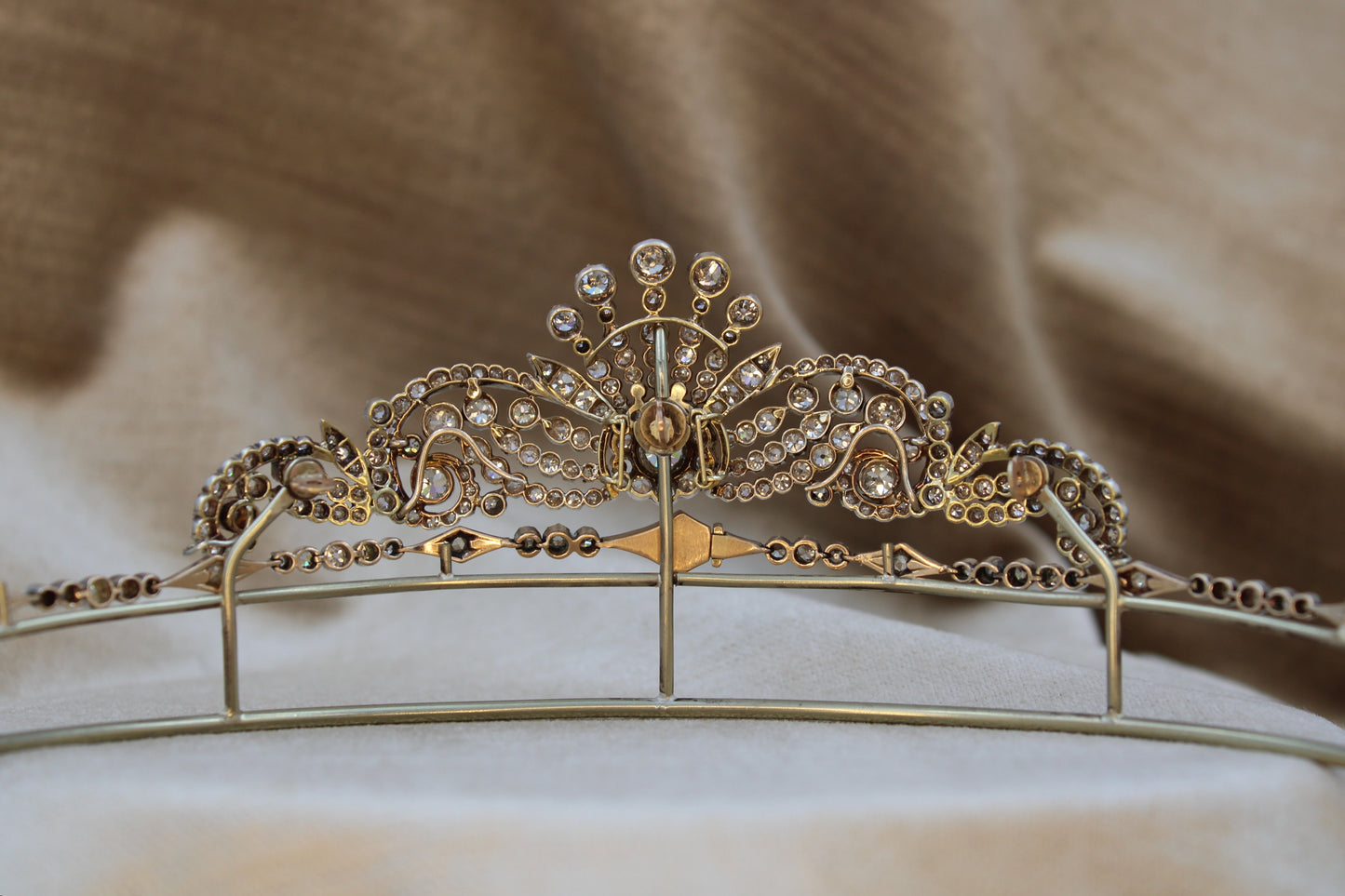 A very fine late 19th Century Diamond Necklace / Tiara / Brooch, in High Carat Yellow Gold and Silver, English, Circa 1890 - Robin Haydock Antiques