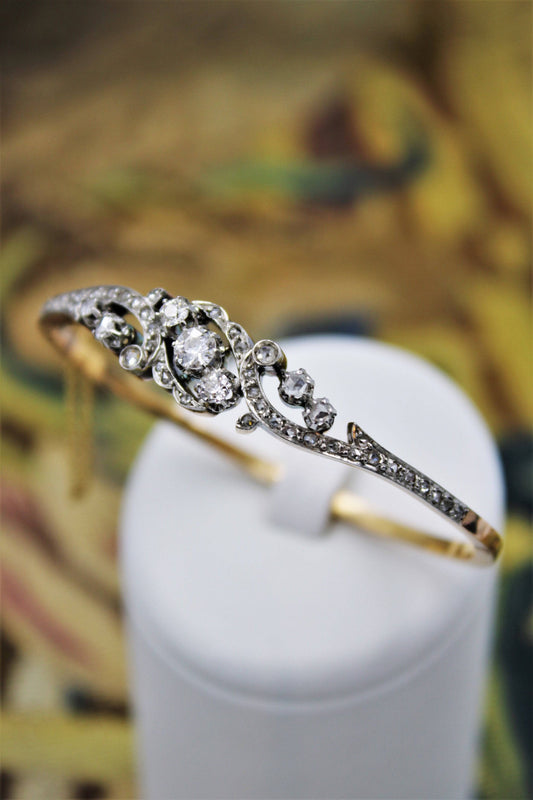 A very fine "Belle Epoque" Diamond Bangle in 18 ct. Yellow Gold & Platinum, French, Circa 1905. - Robin Haydock Antiques