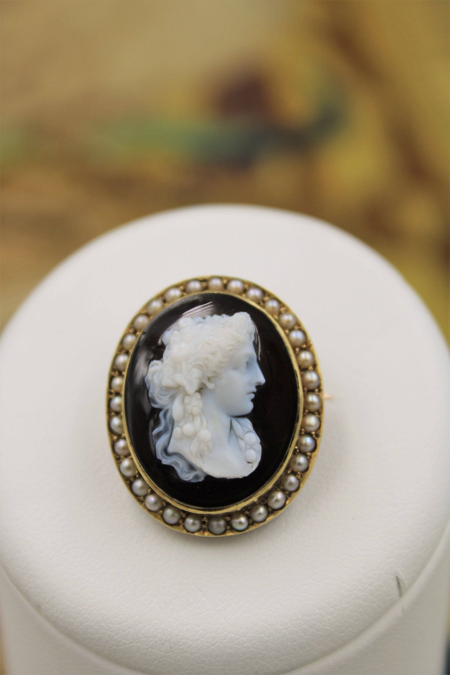 A very fine Hardstone & Natural Pearl Cameo Brooch in 15ct Yellow Gold, Circa 1870-1880 - Robin Haydock Antiques