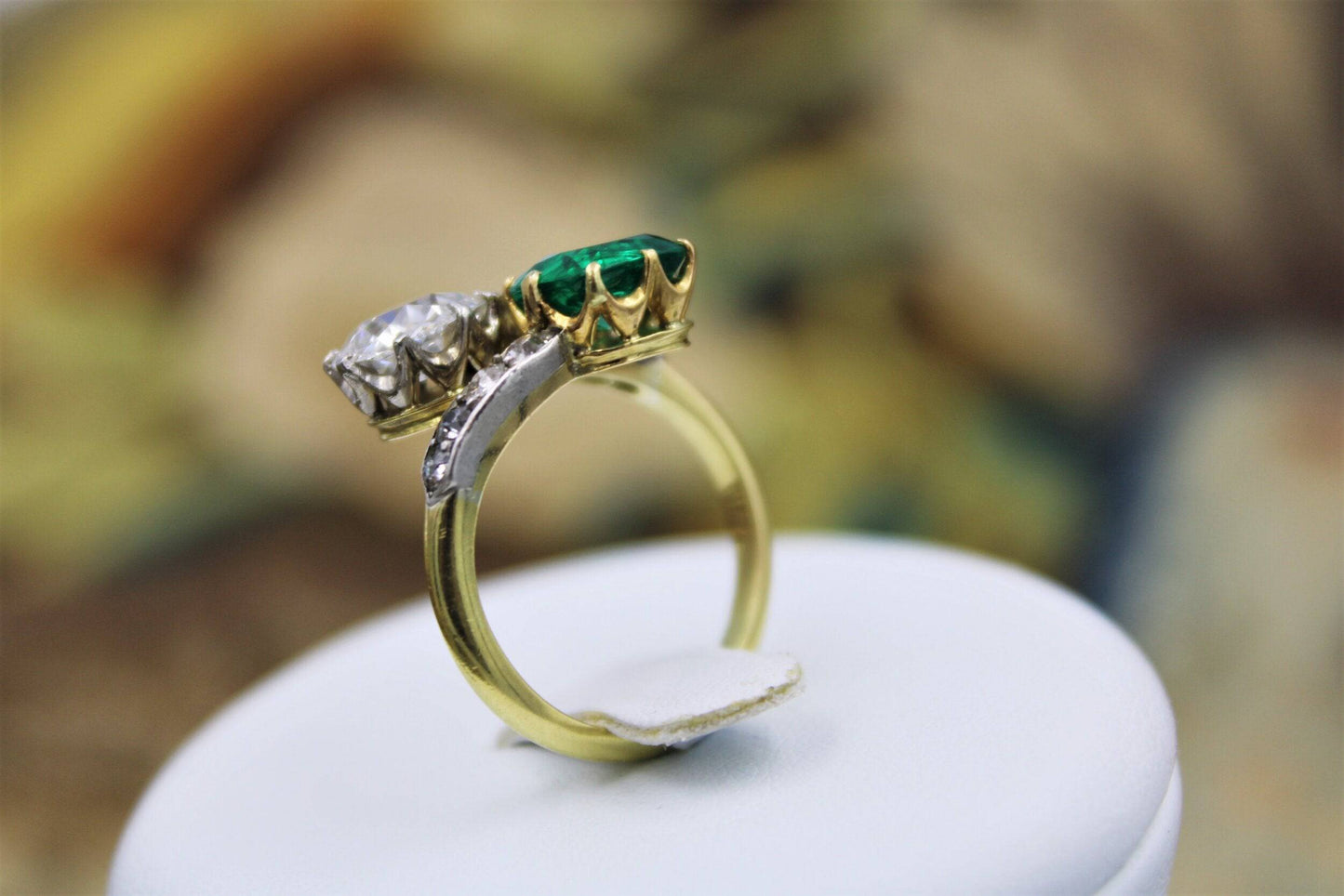 An exceptional Colombian Emerald & Diamond Ring mounted in 18ct Yellow Gold & Platinum, English, Circa 1910 - Robin Haydock Antiques