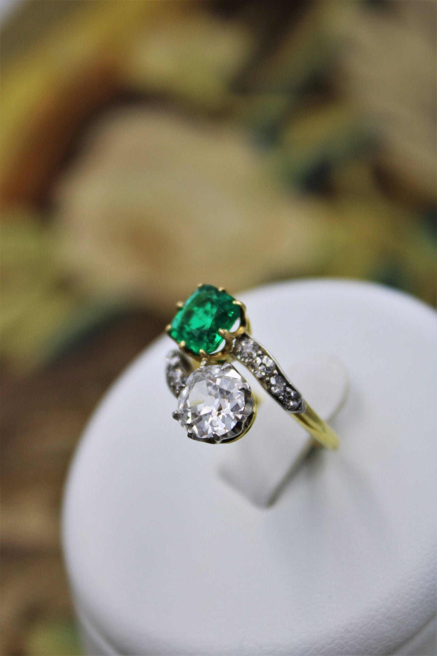 An exceptional Colombian Emerald & Diamond Ring mounted in 18ct Yellow Gold & Platinum, English, Circa 1910 - Robin Haydock Antiques