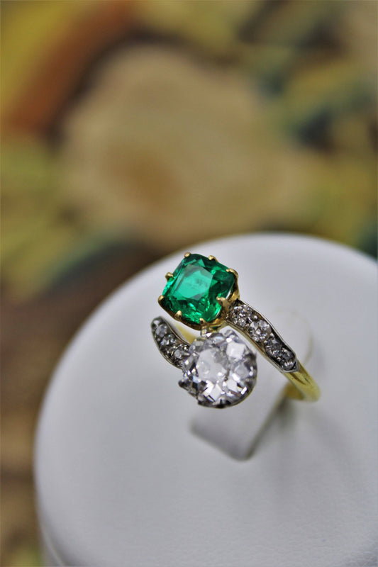 An exceptional Colombian Emerald & Diamond Ring mounted in 18ct Yellow Gold & Platinum, English, Circa 1910 - Robin Haydock Antiques