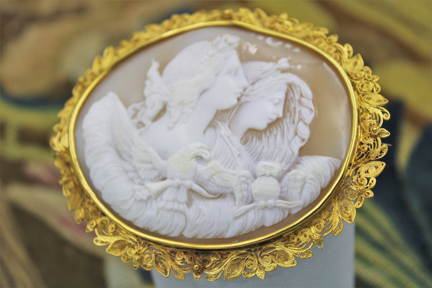 A very fine Shell Cameo and 18ct Yellow Gold (Marked) "Cannetille" Work Brooch, Circa 1830. - Robin Haydock Antiques