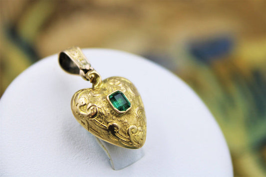 An extremely fine Emerald "Heart" Pendant set in 15 Carat Yellow Gold, English, Circa 1870 - Robin Haydock Antiques