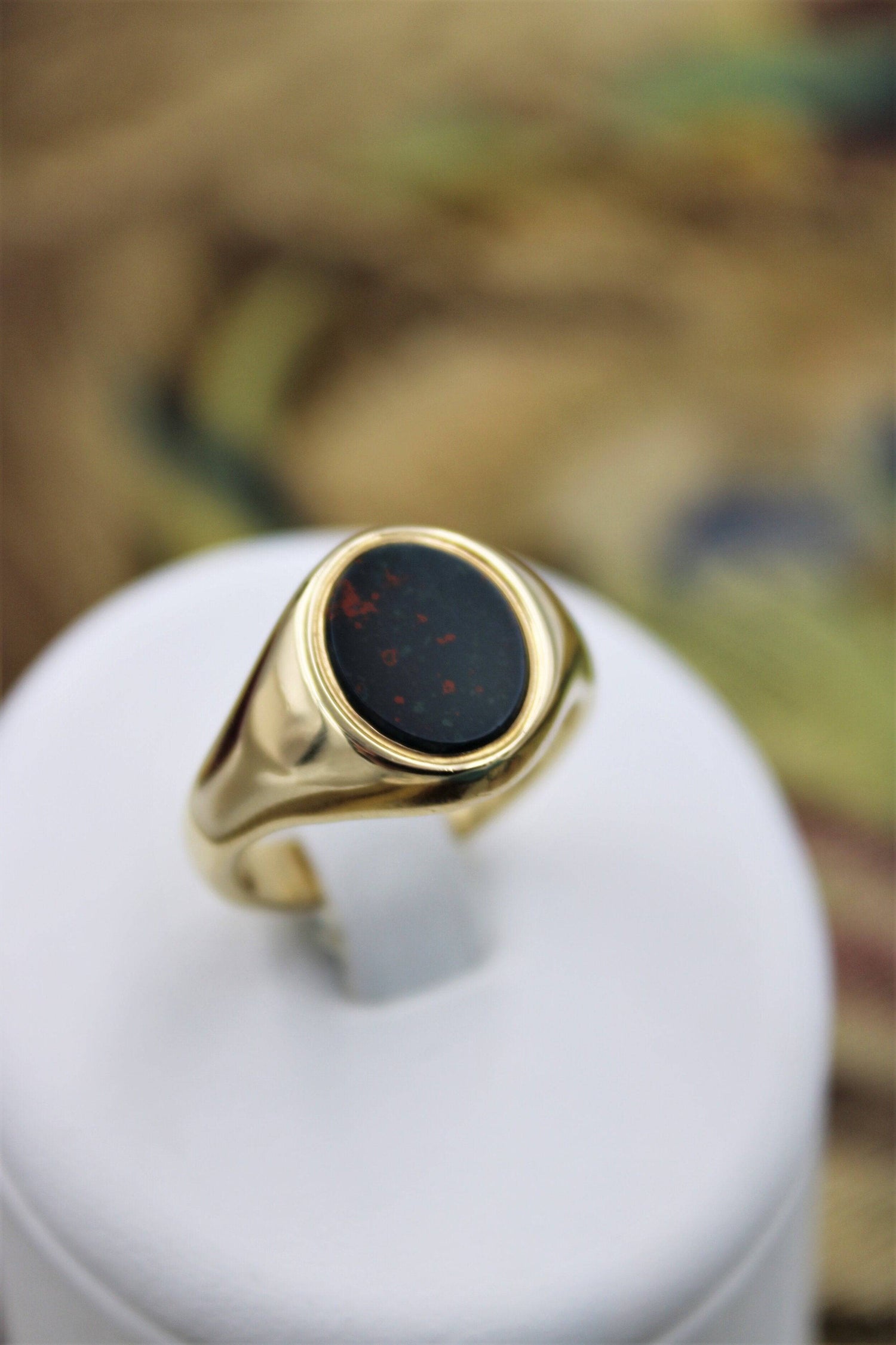 A very fine Bloodstone Signet Ring mounted in 9ct Yellow Gold (Hallmarked), English, Circa 1978 - Robin Haydock Antiques